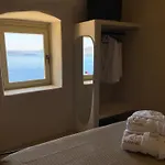 Kamari Real Living, With Caldera Views And Jacuzzi Nyaraló