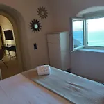 Kamari Real Living, With Caldera Views And Jacuzzi * Thirasziá