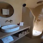 Kamari Real Living, With Caldera Views And Jacuzzi Nyaraló