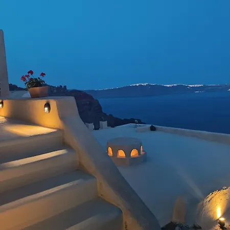 Kamari Real Living, With Caldera Views And Jacuzzi Nyaraló