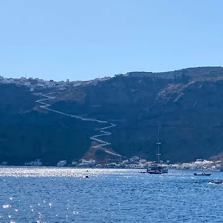 Nyaraló Kamari Real Living, With Caldera Views And Jacuzzi Thirasziá