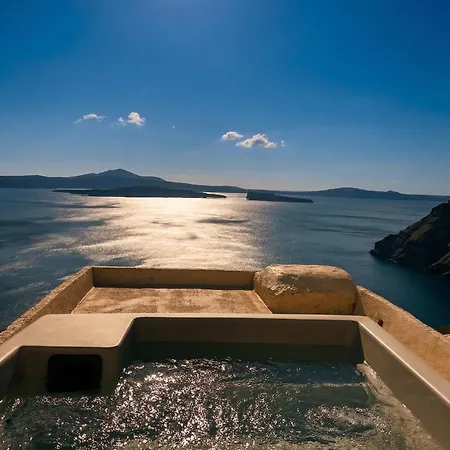 Kamari Real Living, With Caldera Views And Jacuzzi Thirasziá