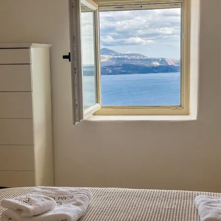Casa vacanze Kamari Real Living, With Caldera Views And Jacuzzi