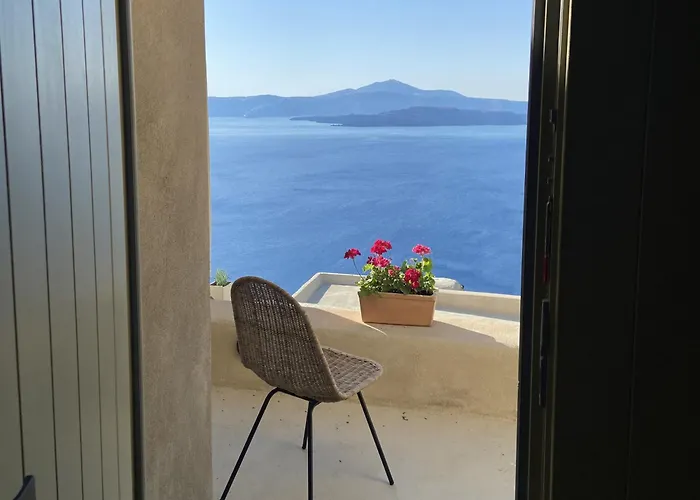 Kamari Real Living, With Caldera Views And Jacuzzi