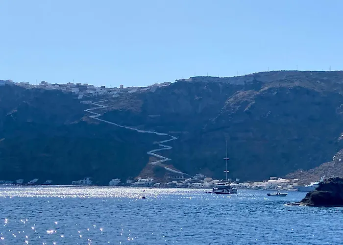 Nyaraló Kamari Real Living, With Caldera Views And Jacuzzi Thirasziá