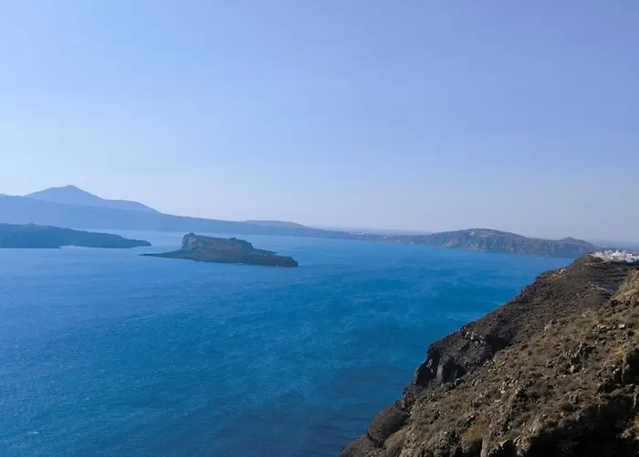 Kamari Real Living, With Caldera Views And Jacuzzi Nyaraló *