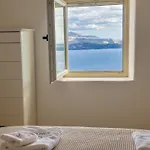 Semesterbostad Kamari Real Living, With Caldera Views And Jacuzzi