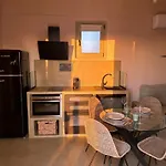 Kamari Real Living, With Caldera Views And Jacuzzi Semesterbostad Thirasia