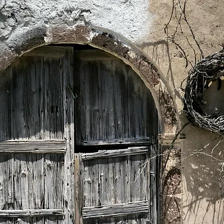 Kamari Real Living, With Caldera Views And Jacuzzi Ferienhaus Thirasia