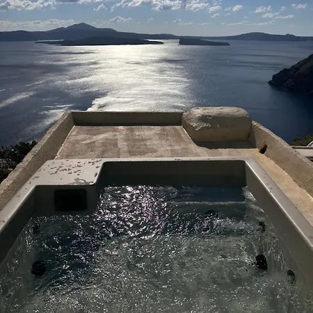 Kamari Real Living, With Caldera Views And Jacuzzi