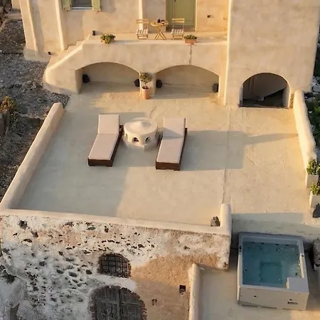 Kamari Real Living, With Caldera Views And Jacuzzi Ferienhaus Thirasia