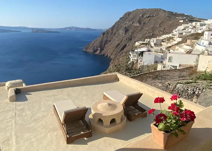 Kamari Real Living, With Caldera Views And Jacuzzi Ferienhaus Thirasia