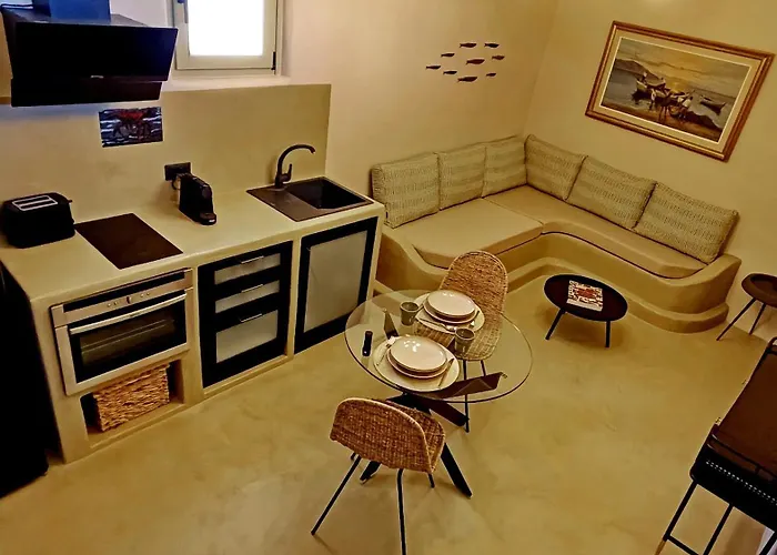 Kamari Real Living, With Caldera Views And Jacuzzi Semesterbostad Thirasia