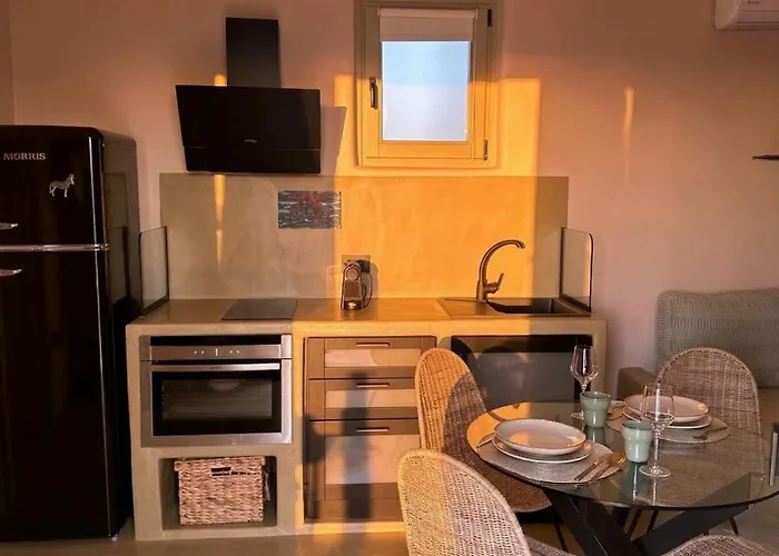 Kamari Real Living, With Caldera Views And Jacuzzi Ferienhaus Thirasia