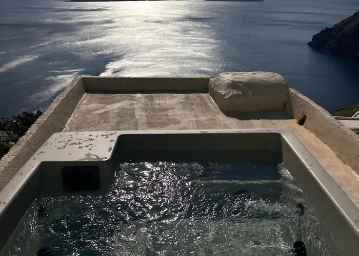 Kamari Real Living, With Caldera Views And Jacuzzi