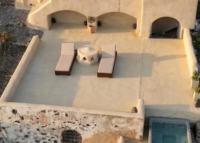 Kamari Real Living, With Caldera Views And Jacuzzi Ferienhaus Thirasia